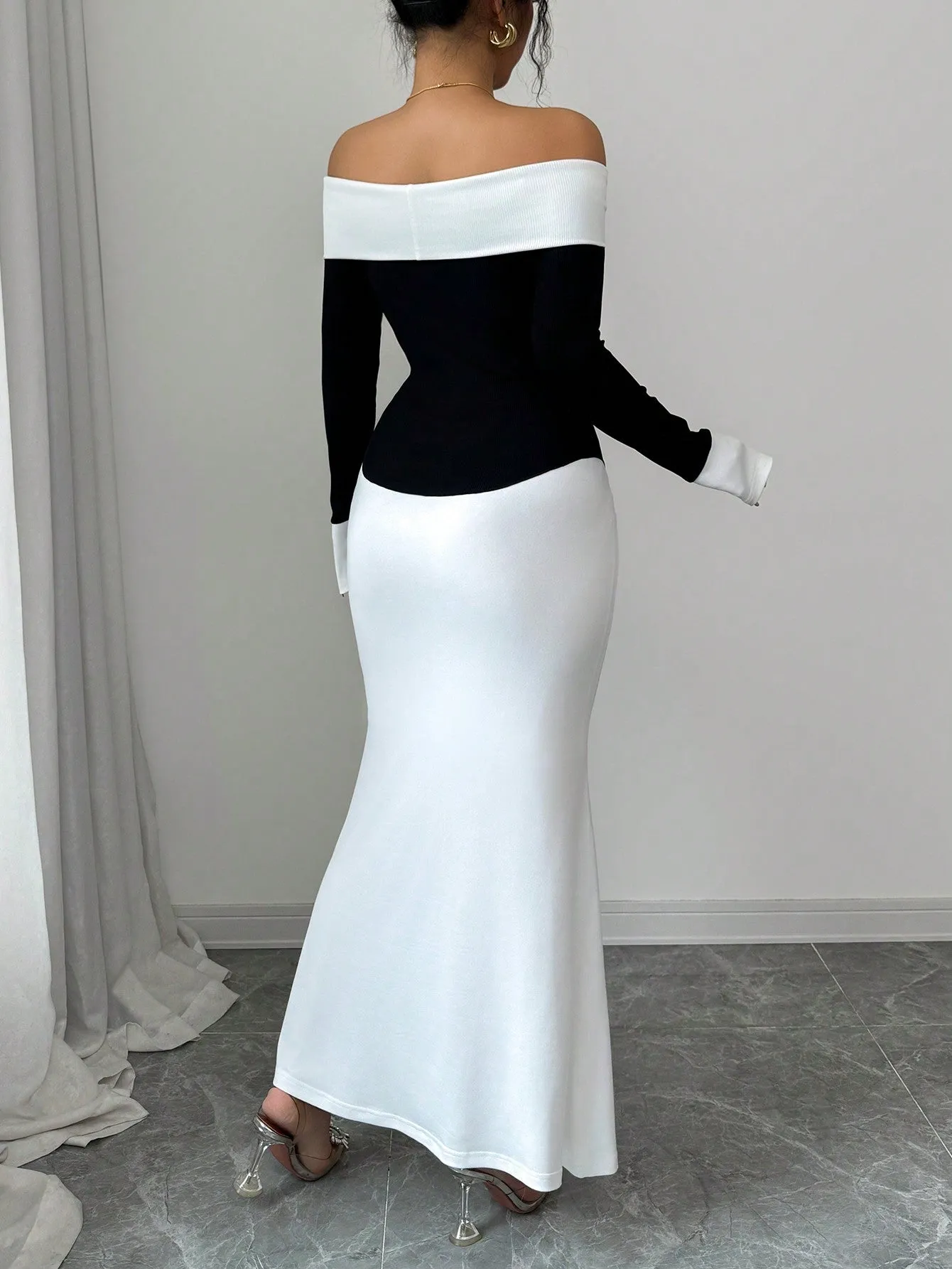 2pcs Women's Black And White Contrast Color Block Design Elegant Off Shoulder Long Sleeve Knit Sweater Top And Fitted Solid Color Mini Skirt Set, Spring/Autumn