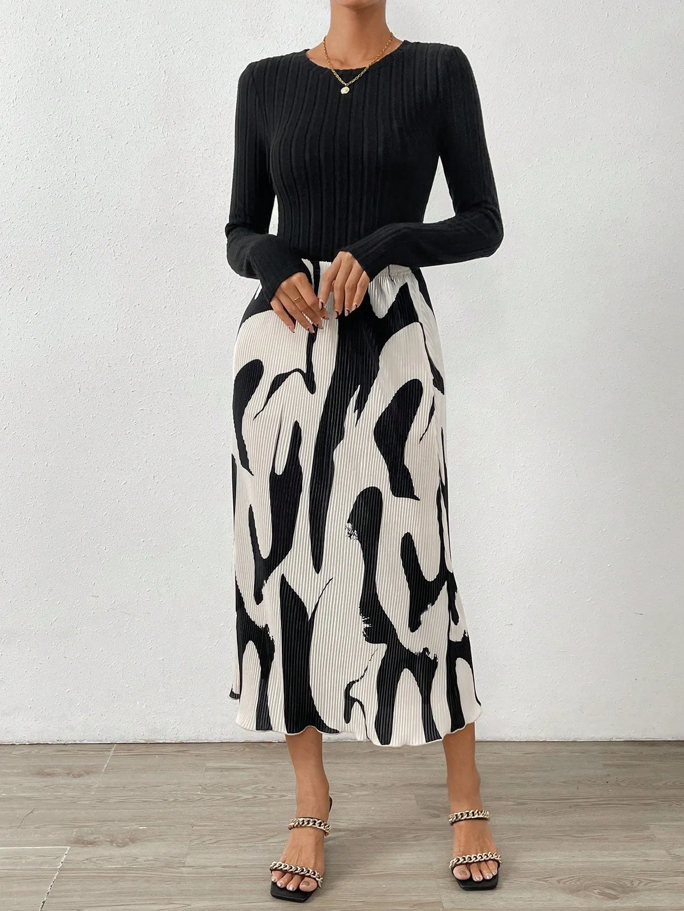 Solid Tee & Graphic Print Skirt