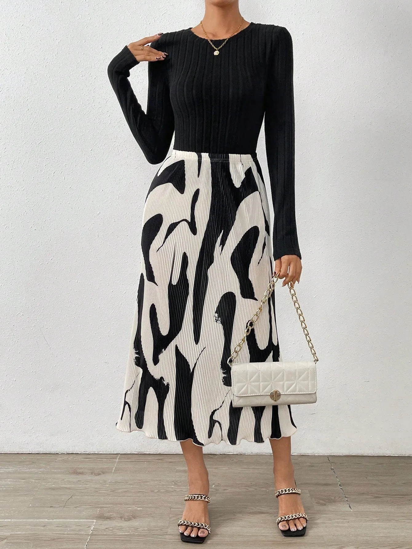 Solid Tee & Graphic Print Skirt