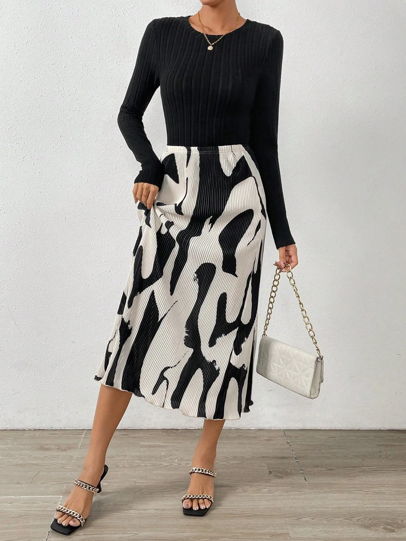 Solid Tee & Graphic Print Skirt