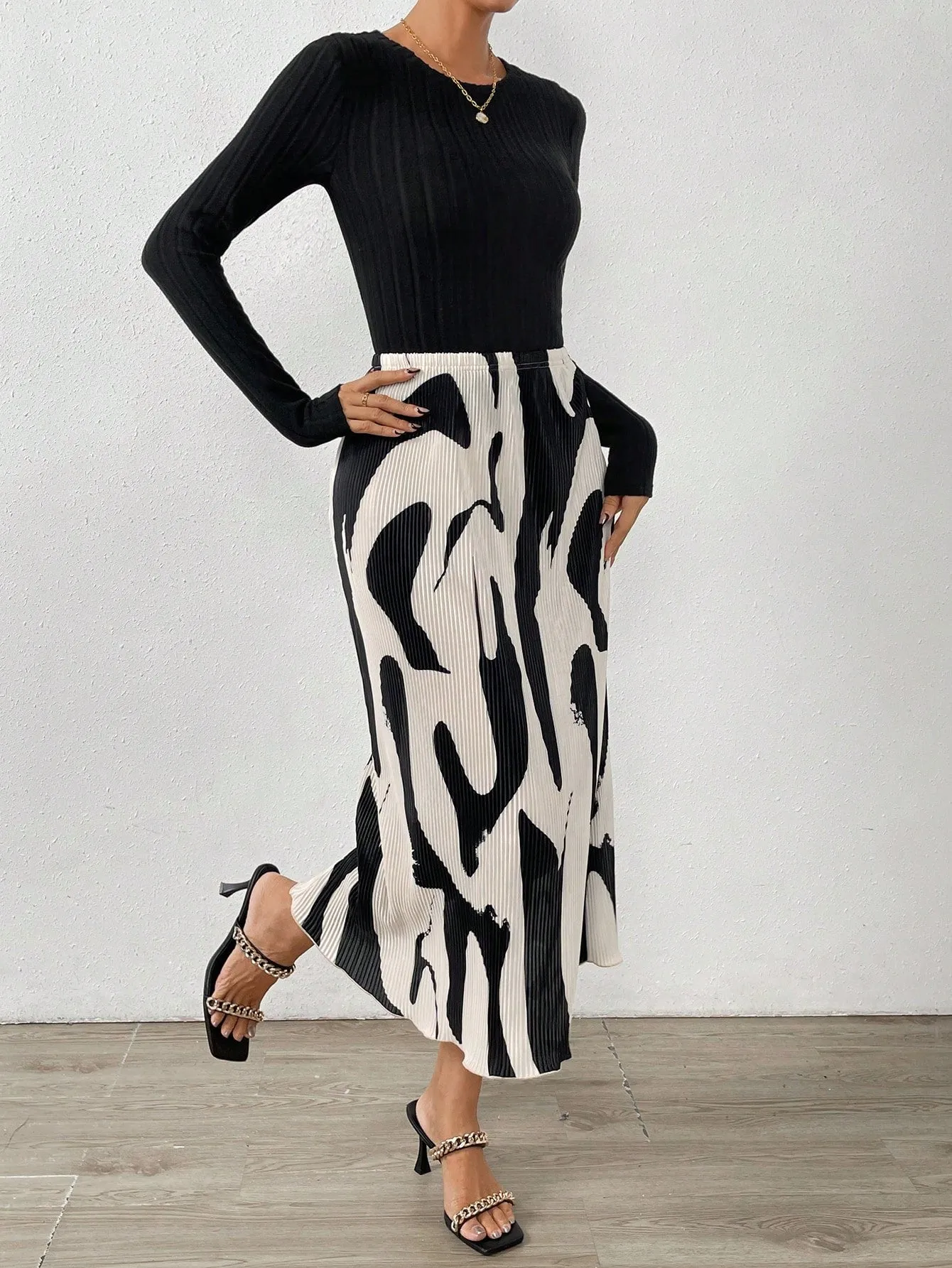 Solid Tee & Graphic Print Skirt
