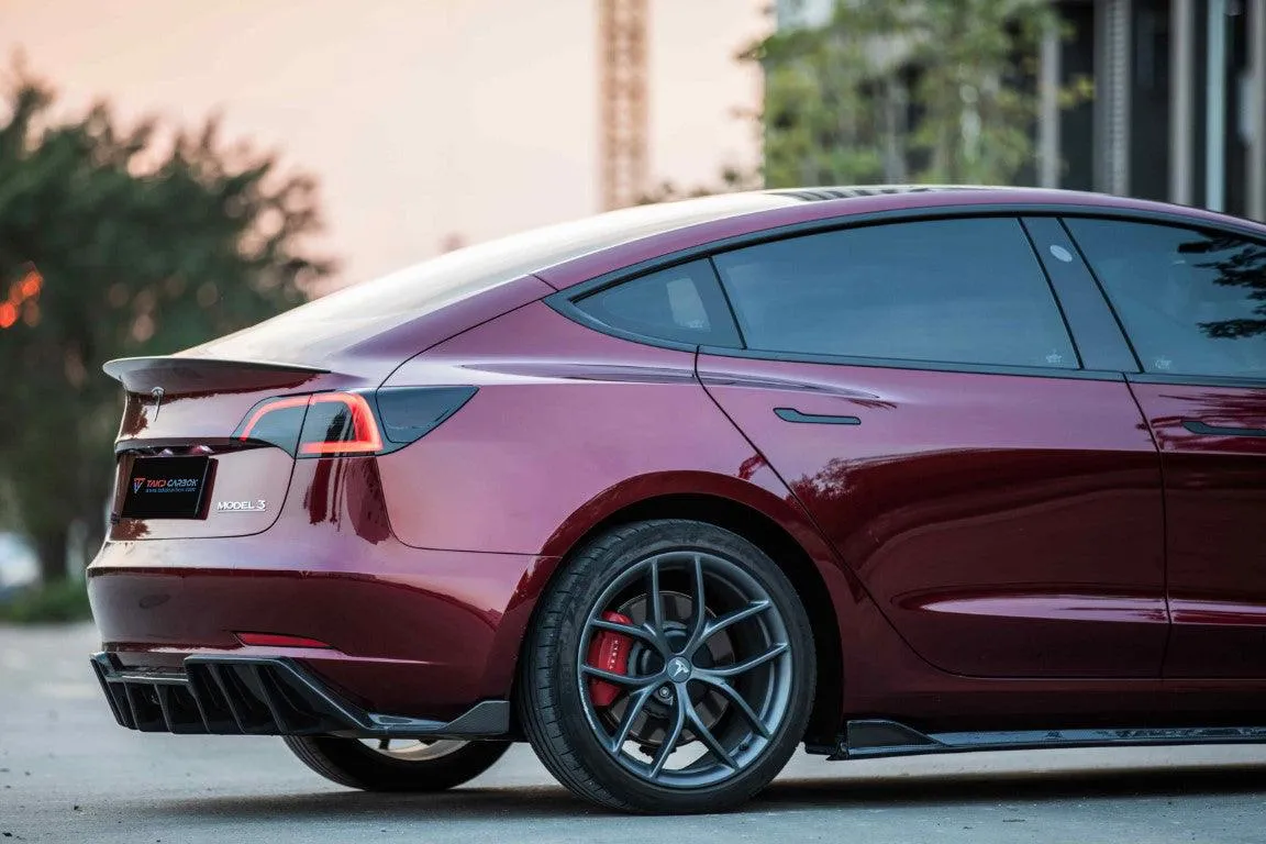 TAKD Carbon Side Skirts for Tesla Model 3 / Performance Pre-preg Carbon Fiber